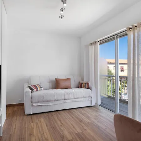 Les Jacinthes Proche Apartman *